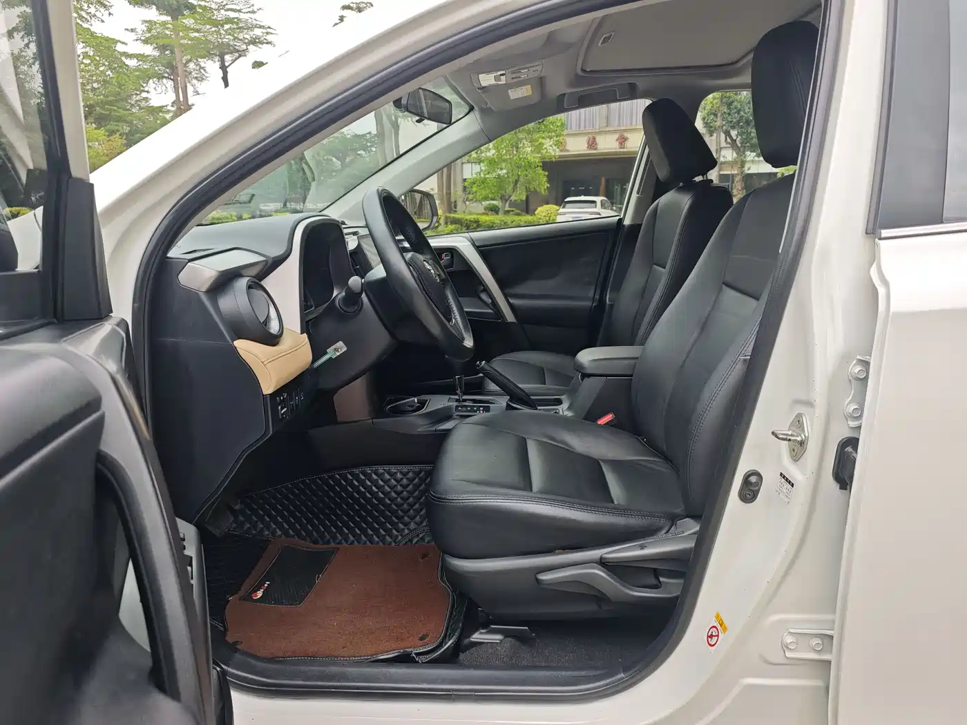 Toyota RAV4 Rongfang 2016 2.0L CVT 2WD Trend (China V) фото 12
