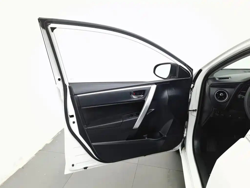Фото 8 - Toyota Corolla
