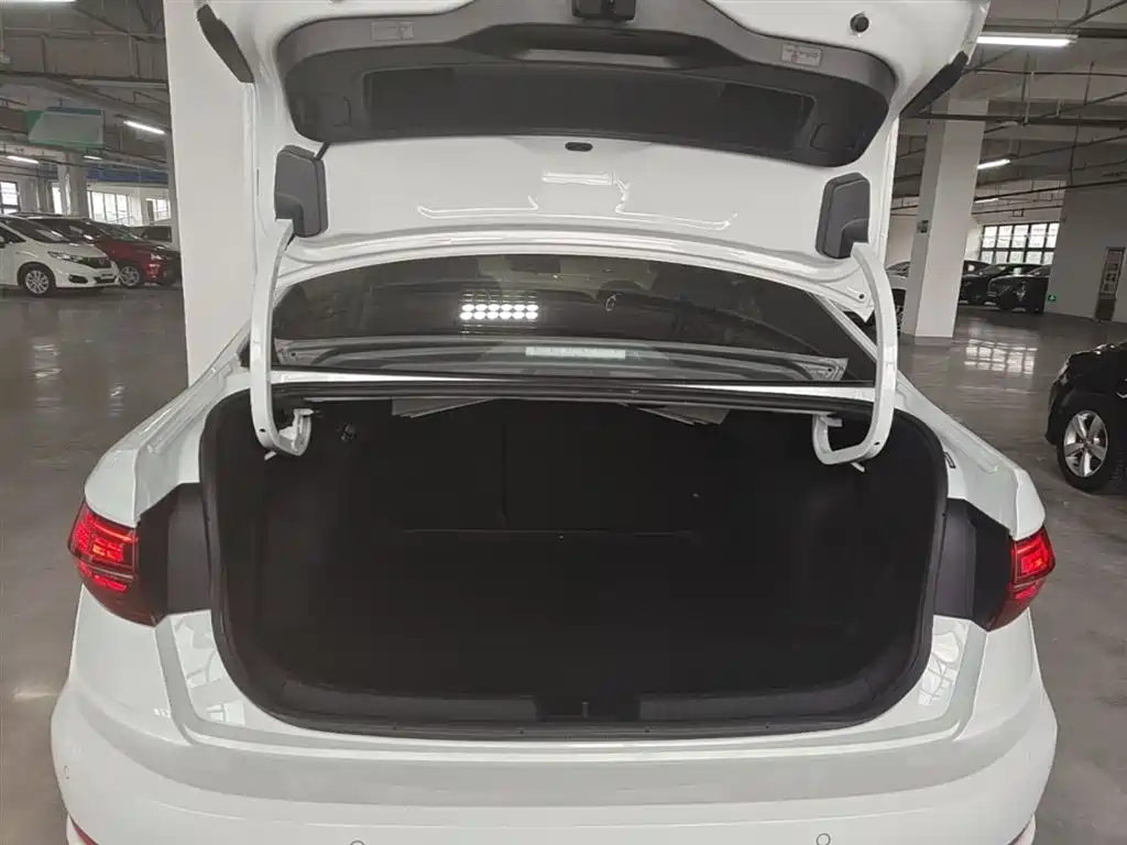 Volkswagen Sagitar 2022 280TSI DSG Surpassing Edition фото 19