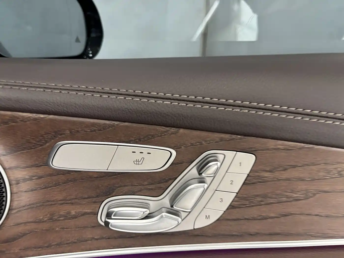 Mercedes-Benz E-Class New Energy 2022 Facelift II E 350 e L Plug-in Hybrid Sedan фото 26