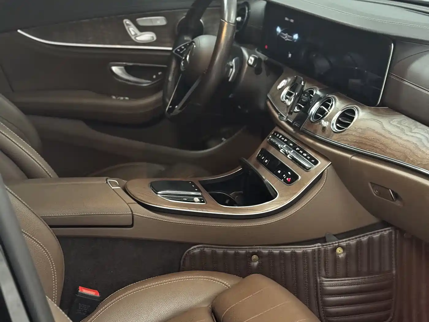 Mercedes-Benz E-Class 2023 E 260 L фото 4
