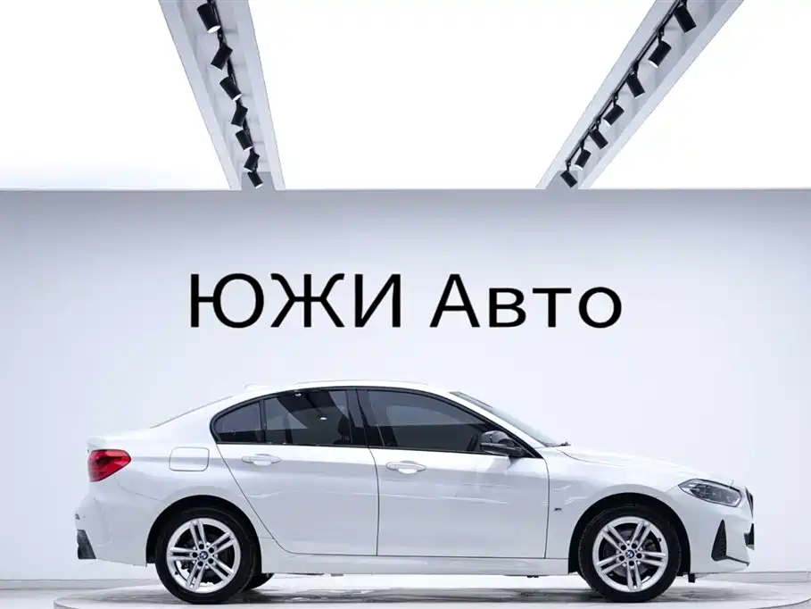 BMW 1 Series 2022 120i M Sport Shadow Edition фото 5