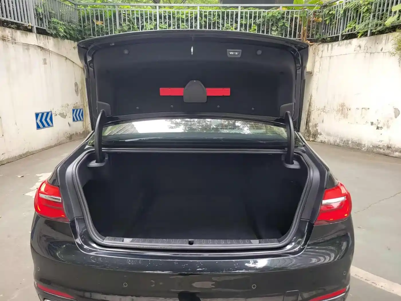 BMW 7 Series 2016 730Li Leading фото 21
