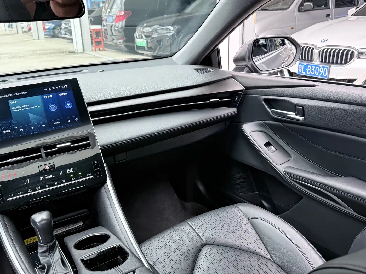 Toyota Avalon 2023 2.0L Luxury Edition фото 15
