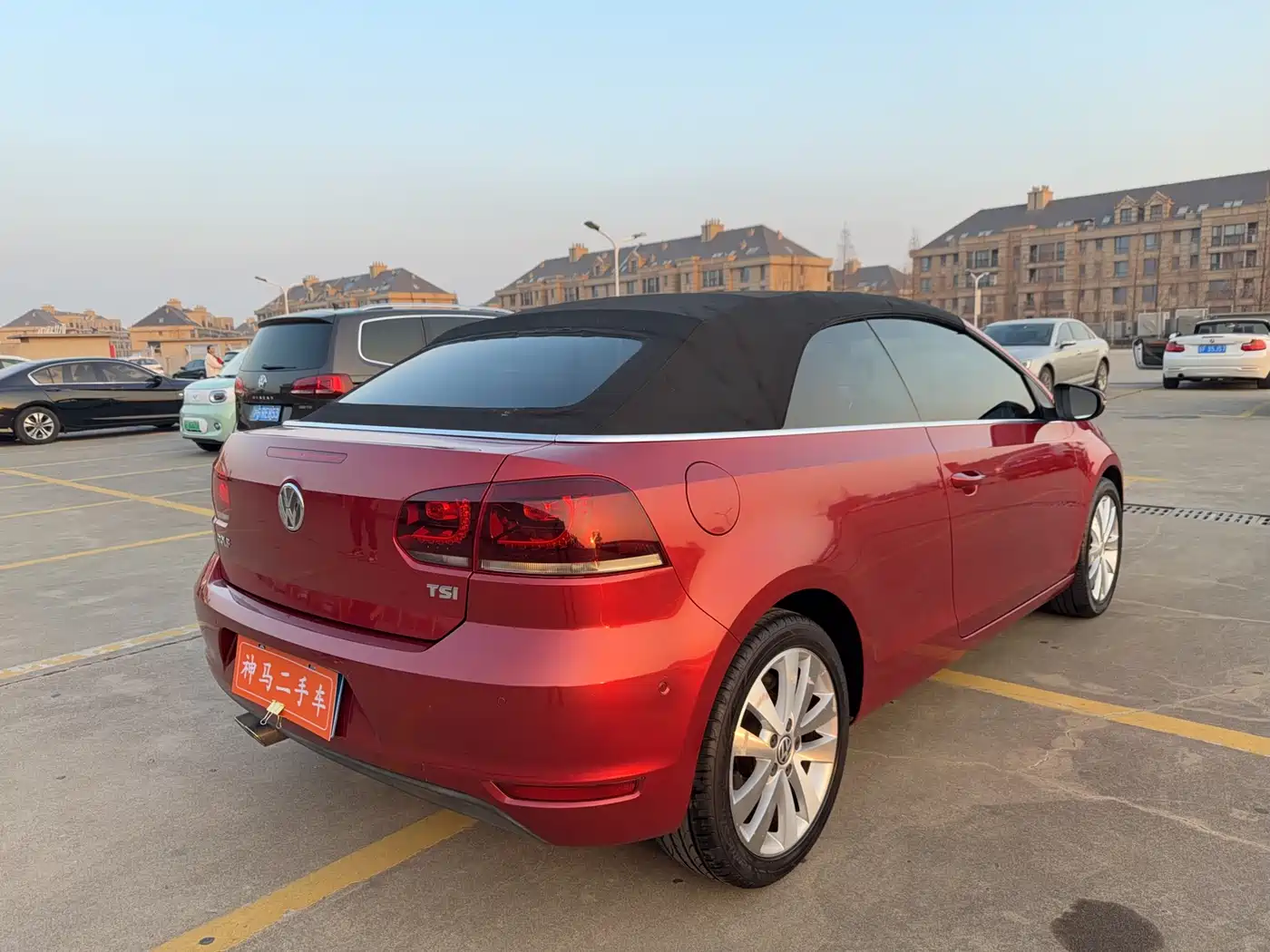 Volkswagen Golf (Import) 2012 1.4TSI Luxury Convertible Edition фото 6