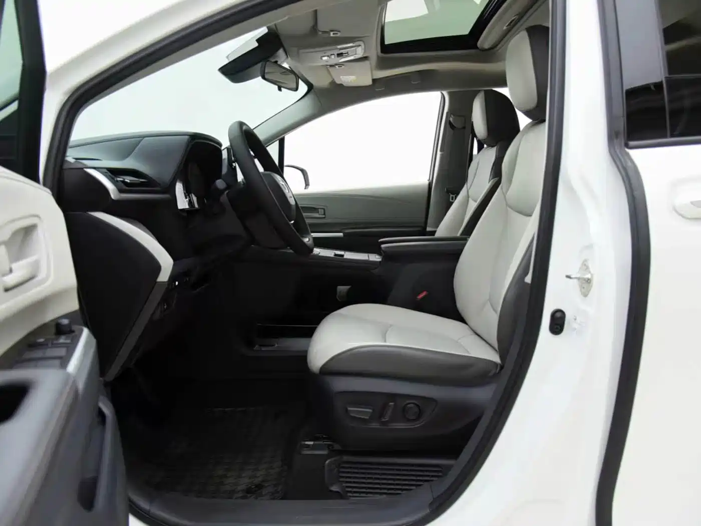 Toyota Granvia 2025 2024 2.5L Hybrid Comfort
