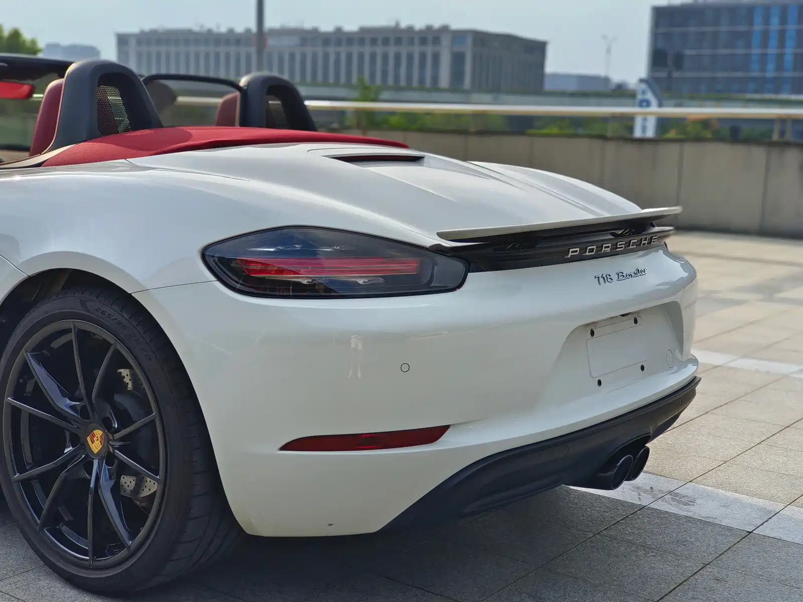 Photo 5 - Porsche 718