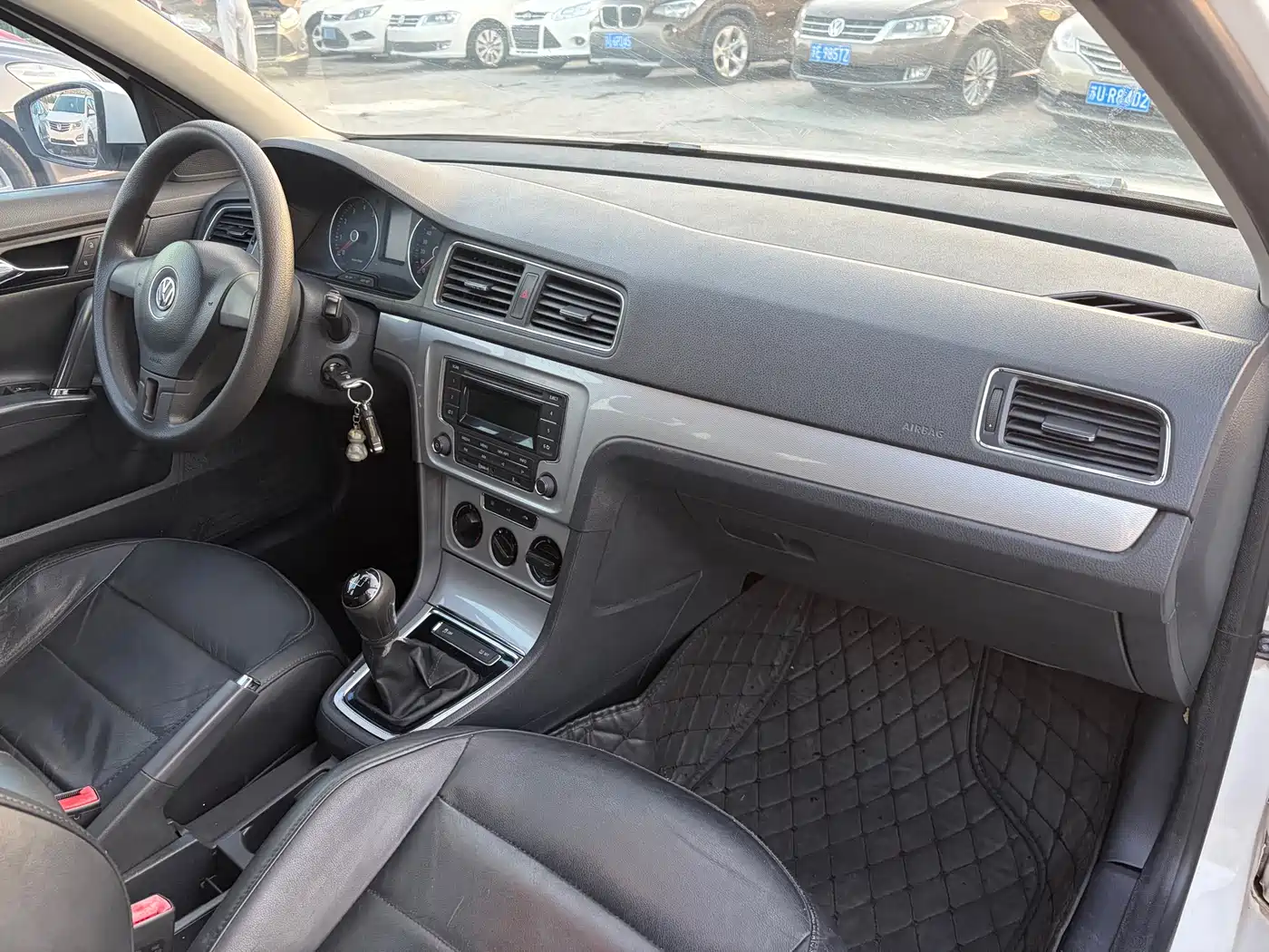 Volkswagen Lavida Tour 2013 1.6L Manual Comfort фото 14