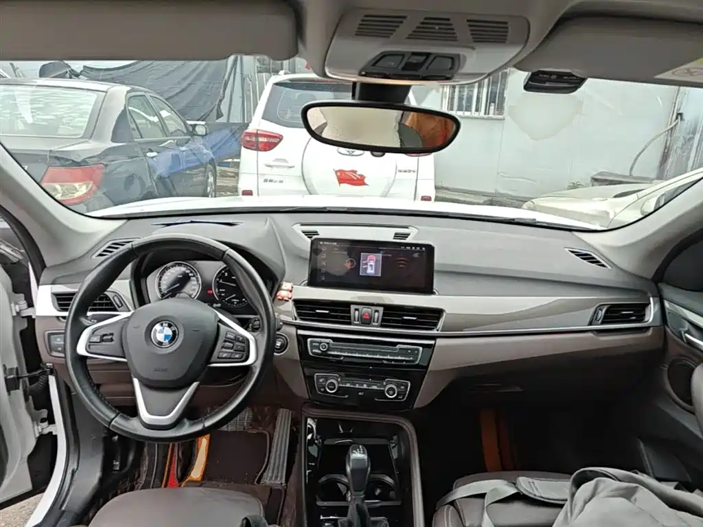 BMW X1 2018 sDrive18Li Premium Model фото 10