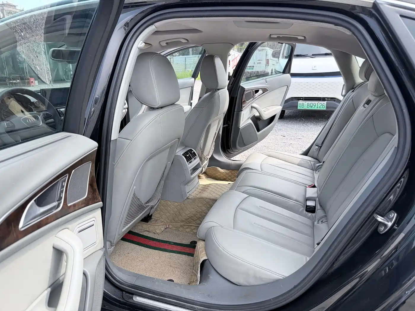 Фото 12 - Audi A6L