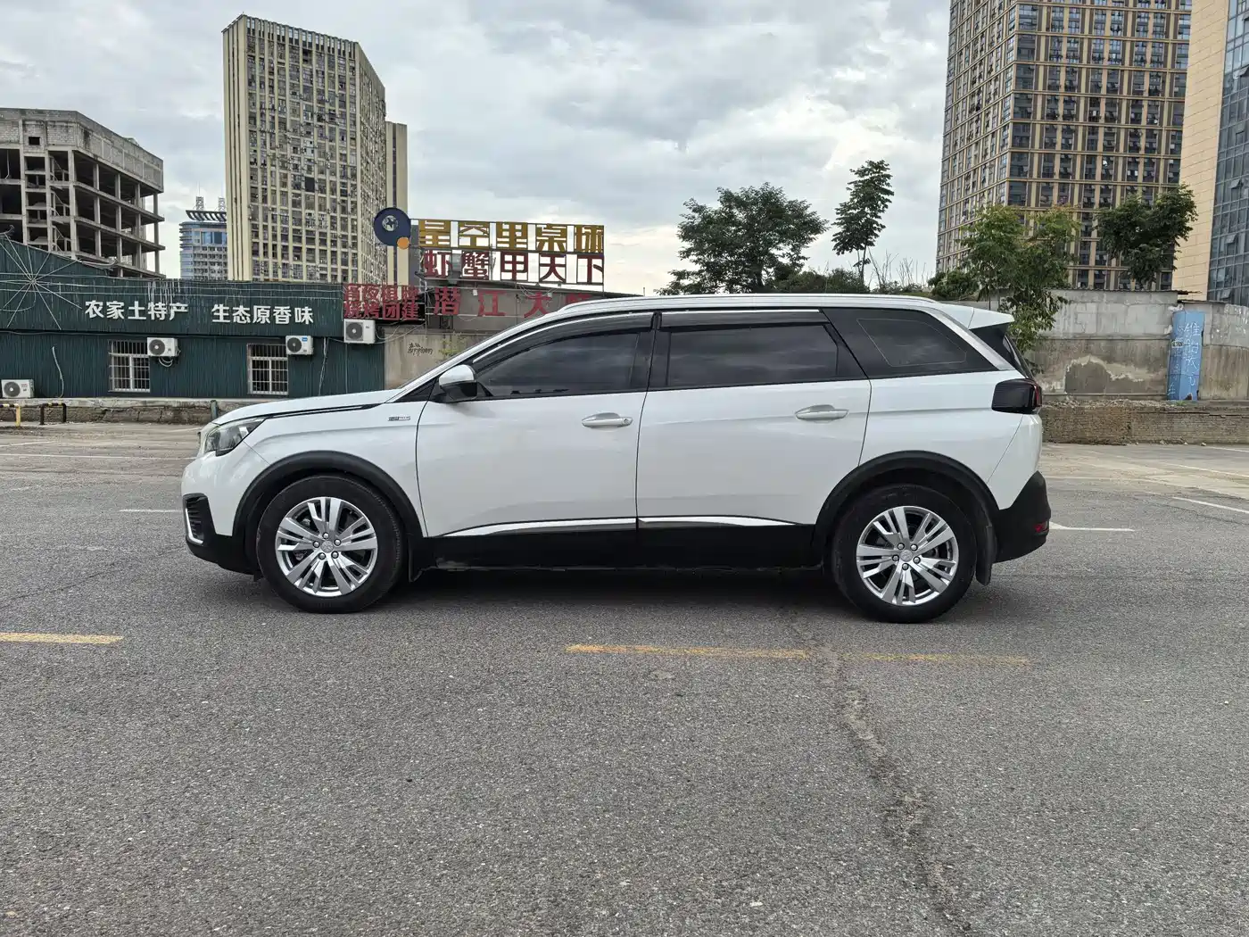 Peugeot 5008 2017 380THP 7-seat Elite Edition фото 3