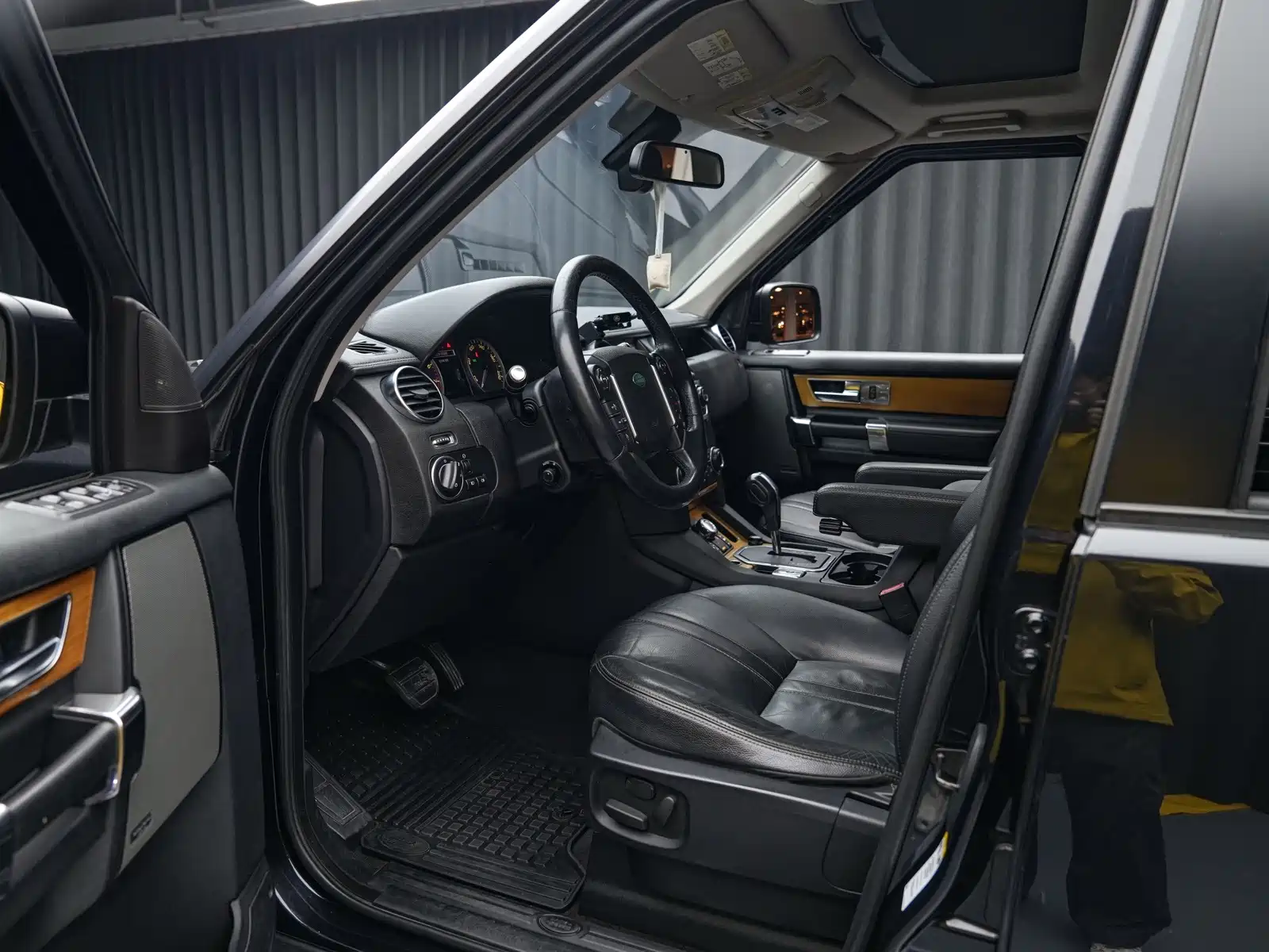 Photo 9 - Land Rover Discovery