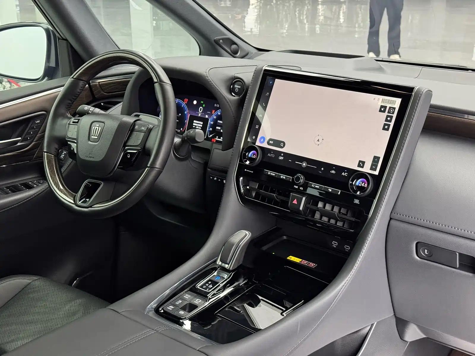 Фото 25 - Toyota Vellfire