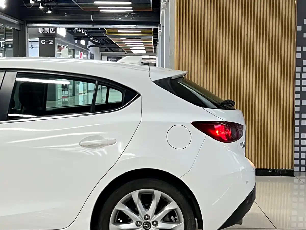 Фото 4 - Mazda Mazda 3