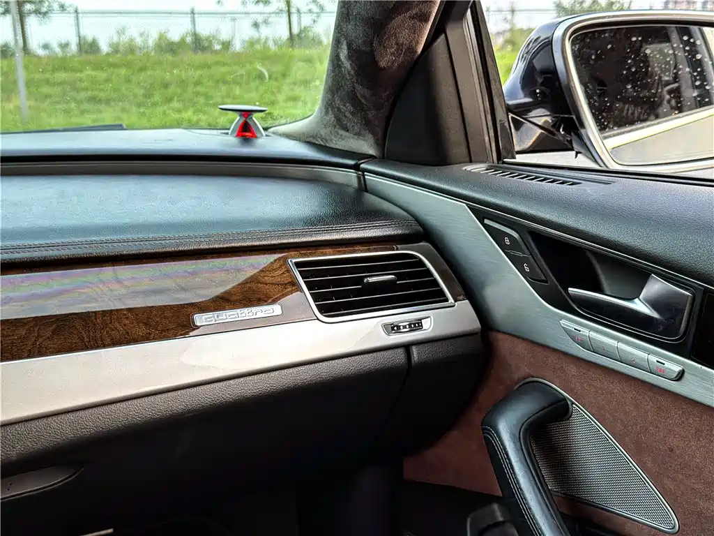 Фото 25 - Audi A8