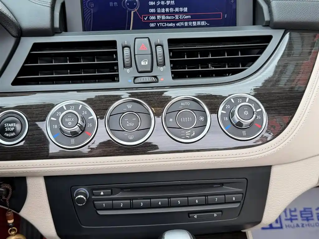 BMW Z4 2010 sDrive30i Leading Model фото 15