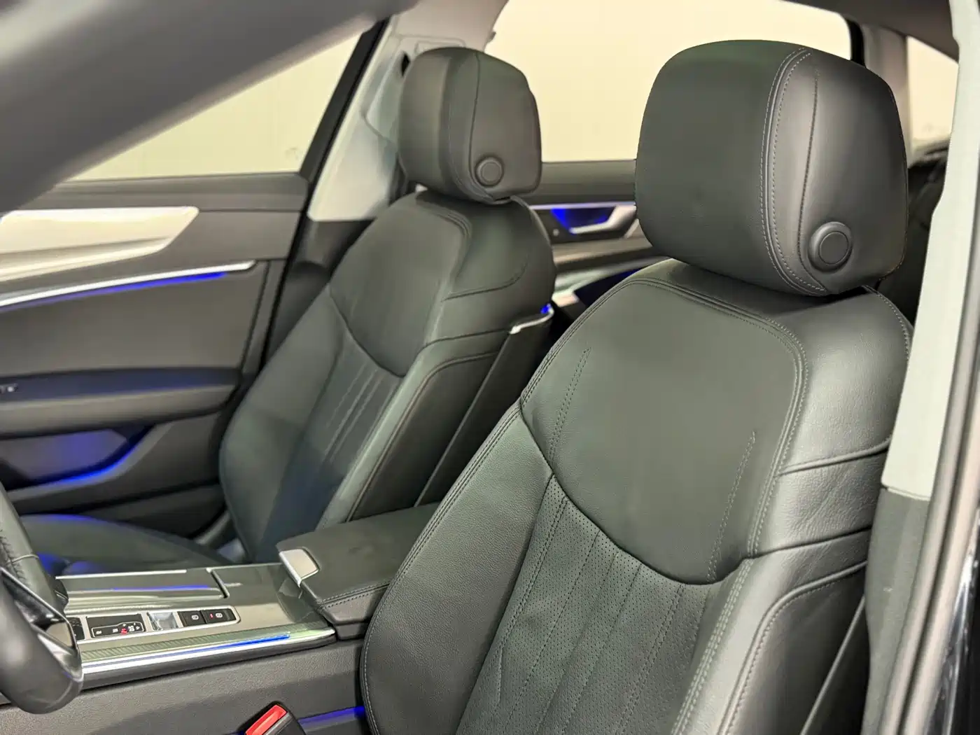 Фото 17 - Audi A6L
