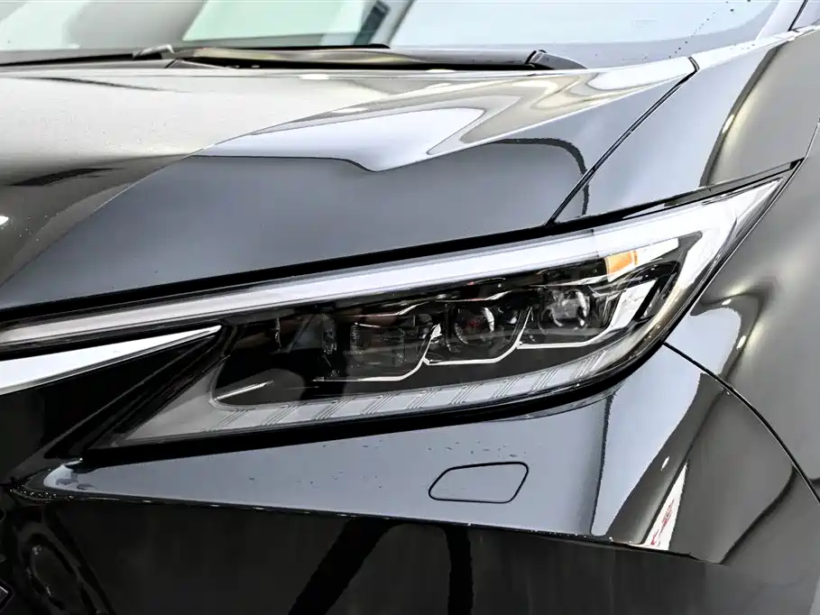 Lexus LM 2023 500h 6-Seater Prestige Edition фото 8