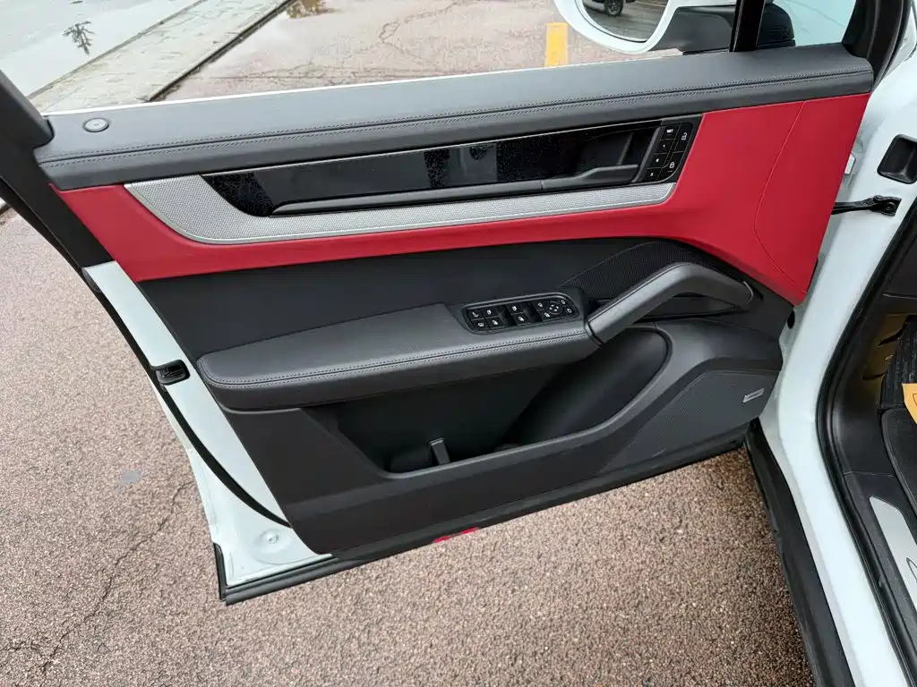 Photo 6 - Porsche Cayenne New Energy