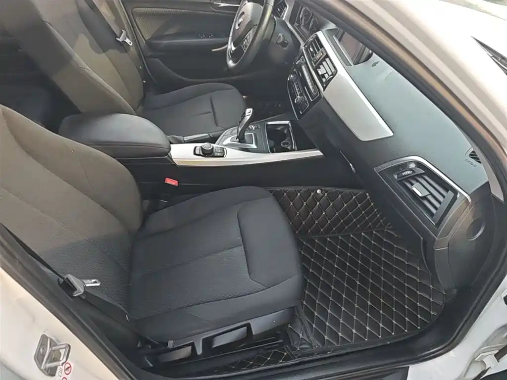BMW 1 Series (Import) 2018 118i Leading фото 25