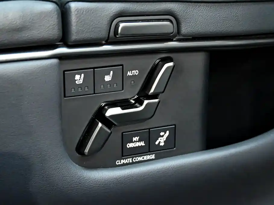 Lexus LM 2023 500h 6-Seater Prestige Edition фото 33