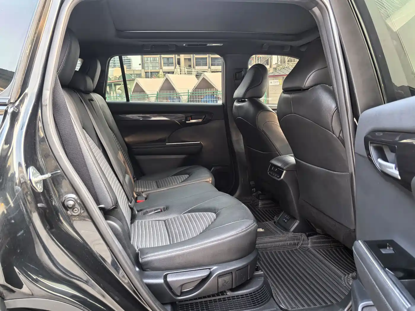 Фото 11 - Toyota Crown Kluger