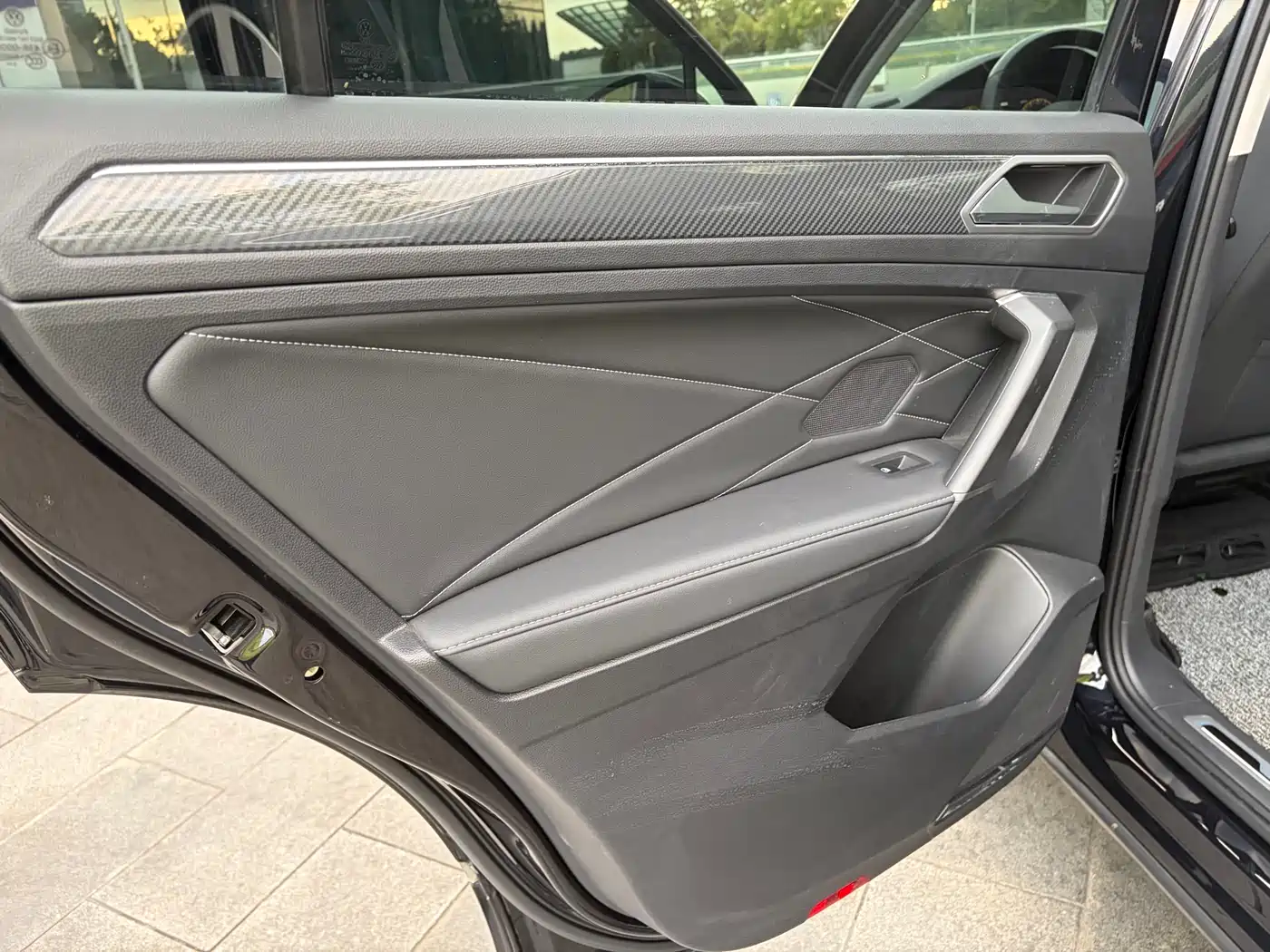 Volkswagen Tiguan L 2022 330TSI Auto 2WD R-Line Premium Edition фото 14