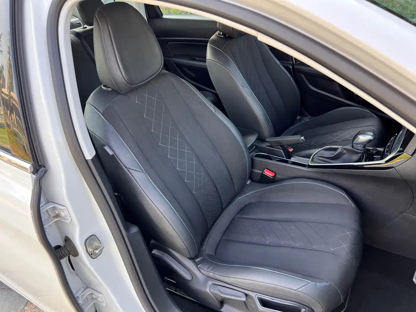 Peugeot 308 2016 1.6L Automatic Luxury фото 6