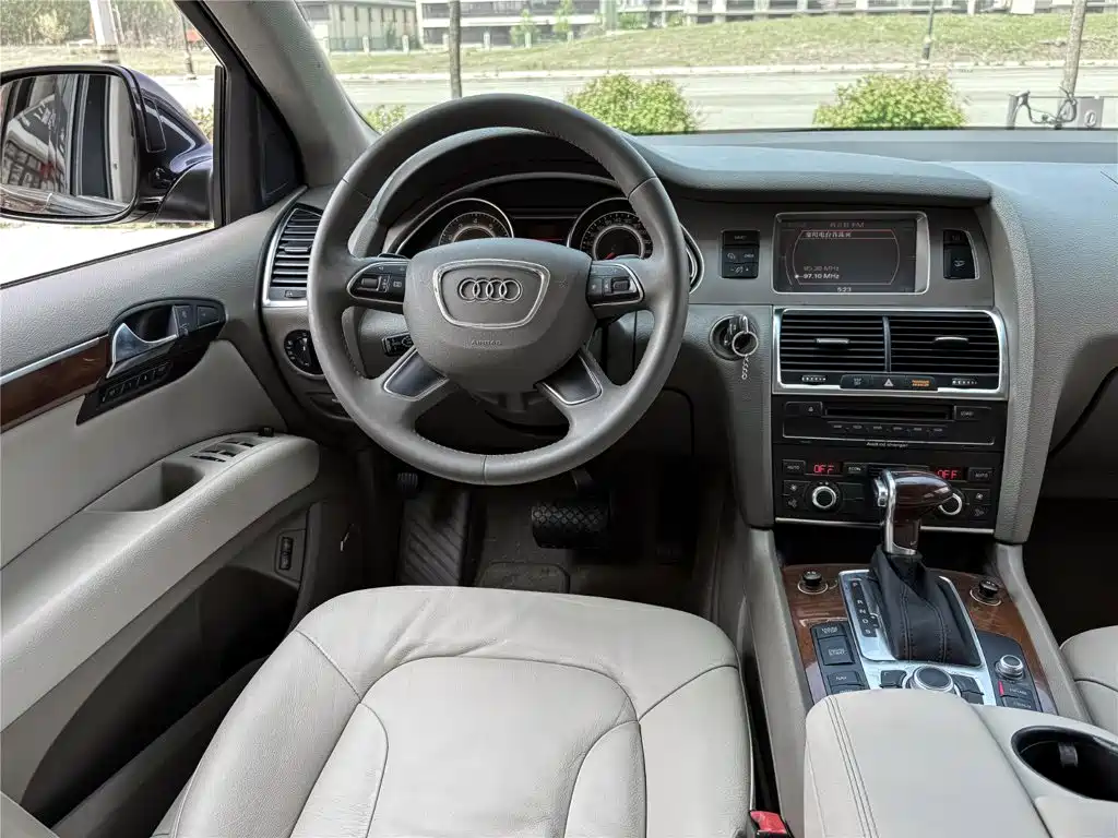 Audi Q7 2009 2010 4.2 FSI quattro Luxury Model