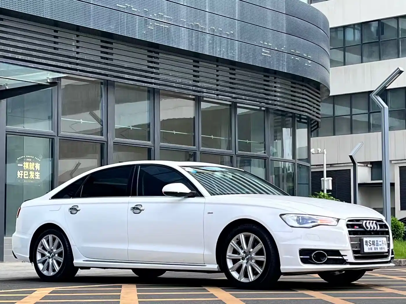 Фото 1 - Audi A6L