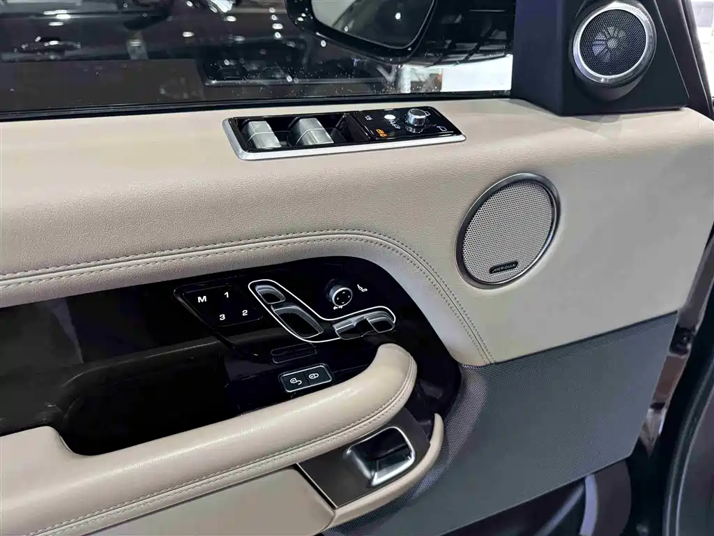 Land Rover Range Rover 2020 3.0 L6 Heritage Edition фото 5