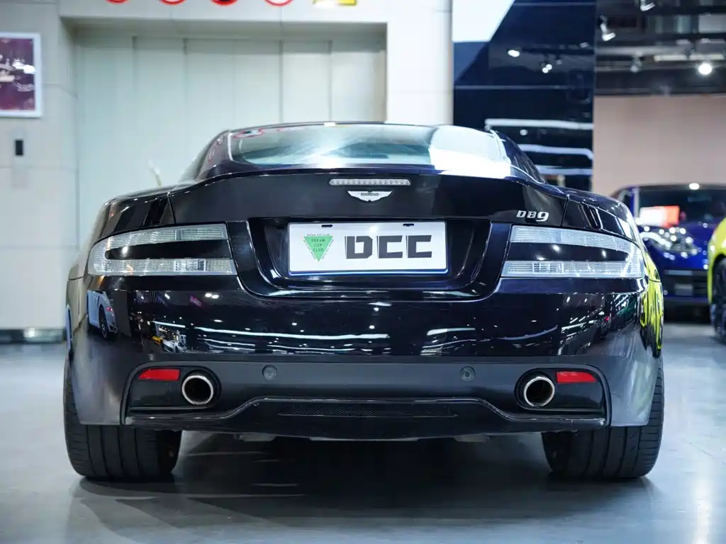 Фото 9 - Aston Martin DB9