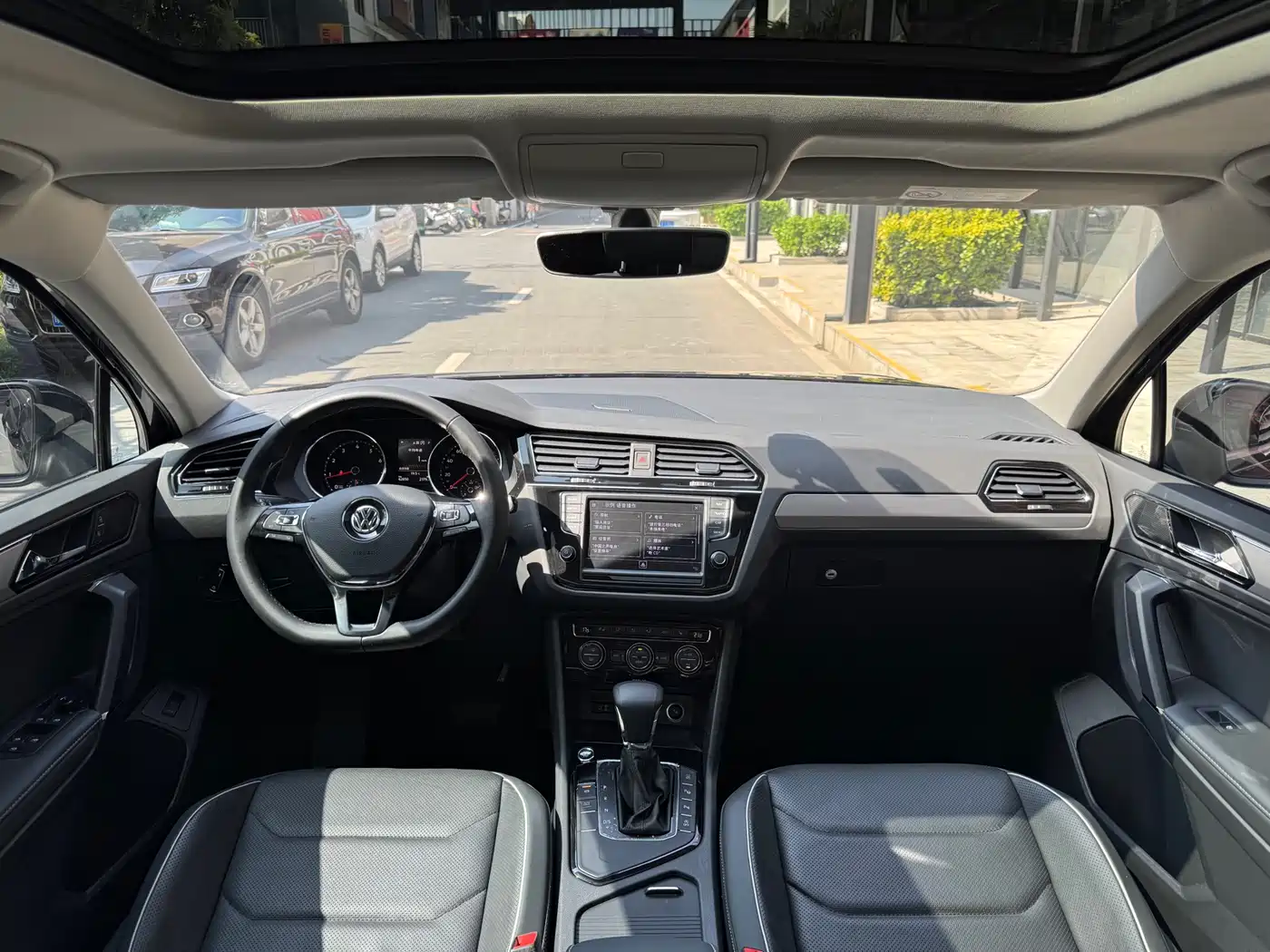 Volkswagen Tiguan L 2017 330TSI Automatic 2WD Flagship Edition фото 12