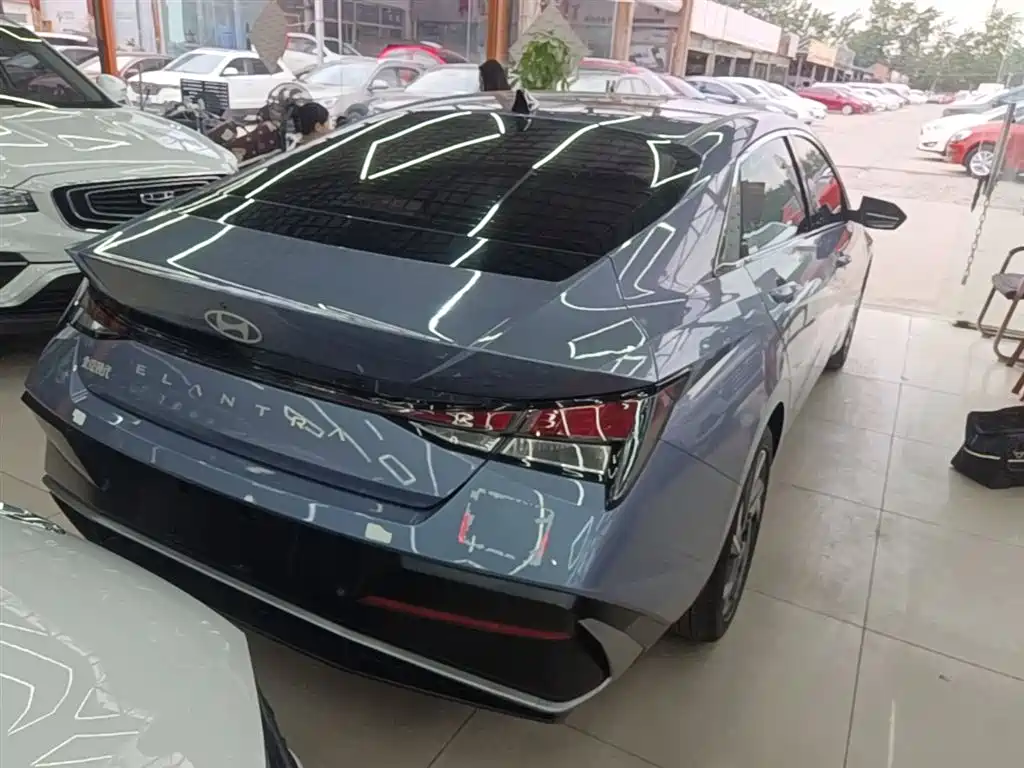 Hyundai Elantra 2023 1.5L CVT GLX Elite Edition фото 7