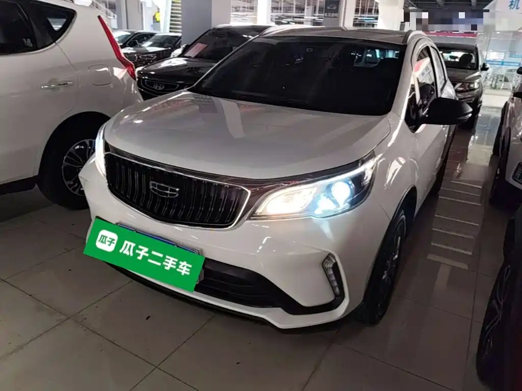 Фото 2 - Geely Vision X3
