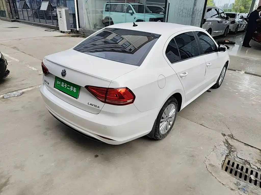 Фото 7 - Volkswagen Lavida