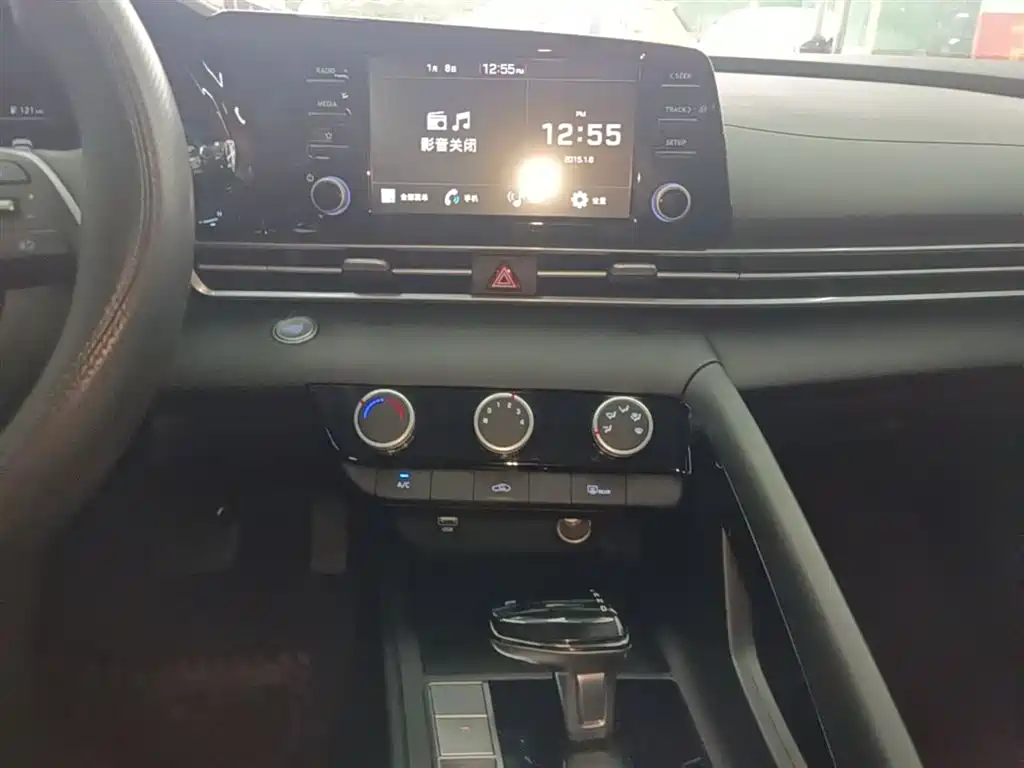 Hyundai Elantra 2023 1.5L CVT GLX Elite Edition фото 13