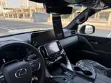 Фото 13 - Lexus LX