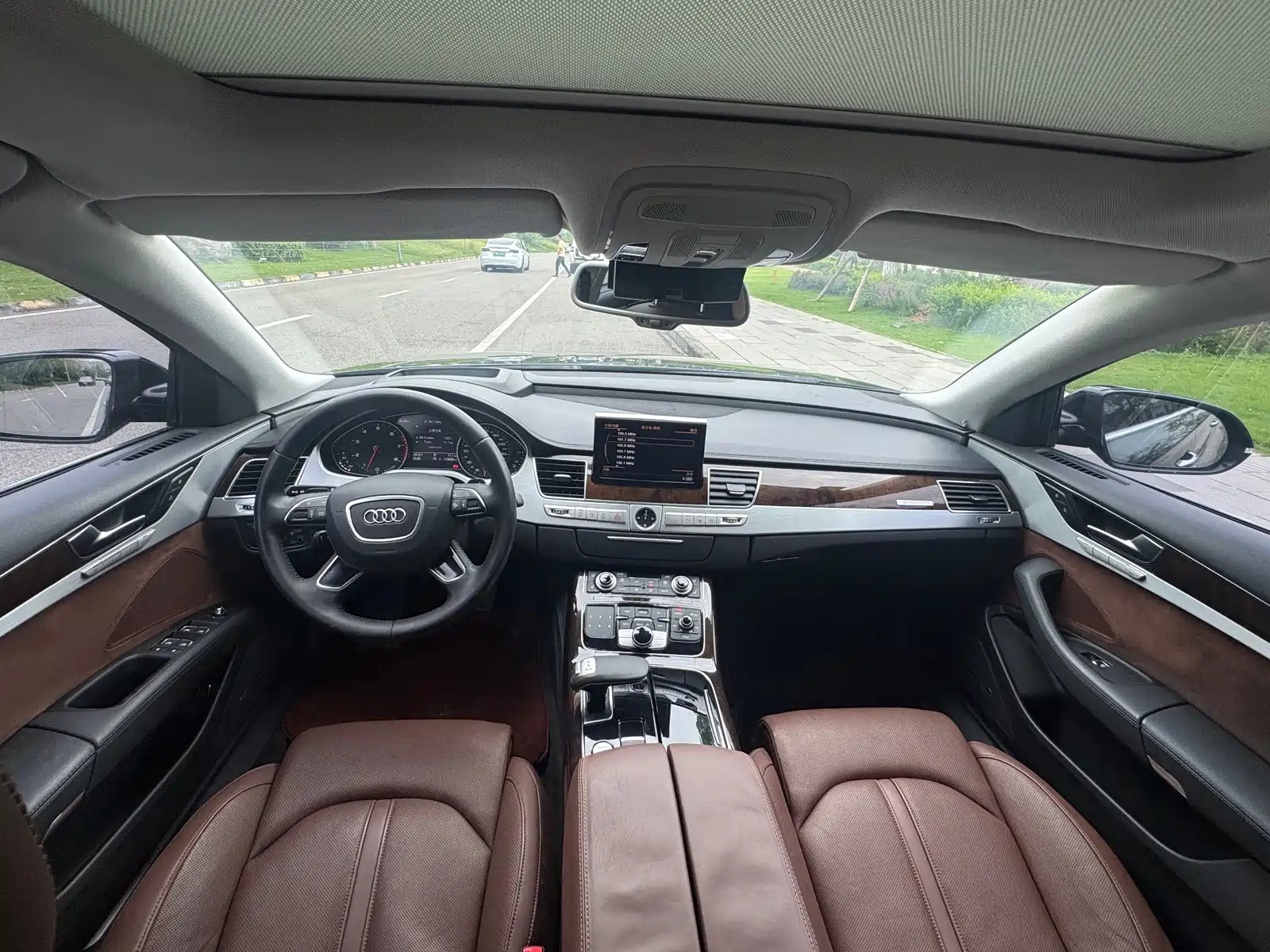 Фото 6 - Audi A8