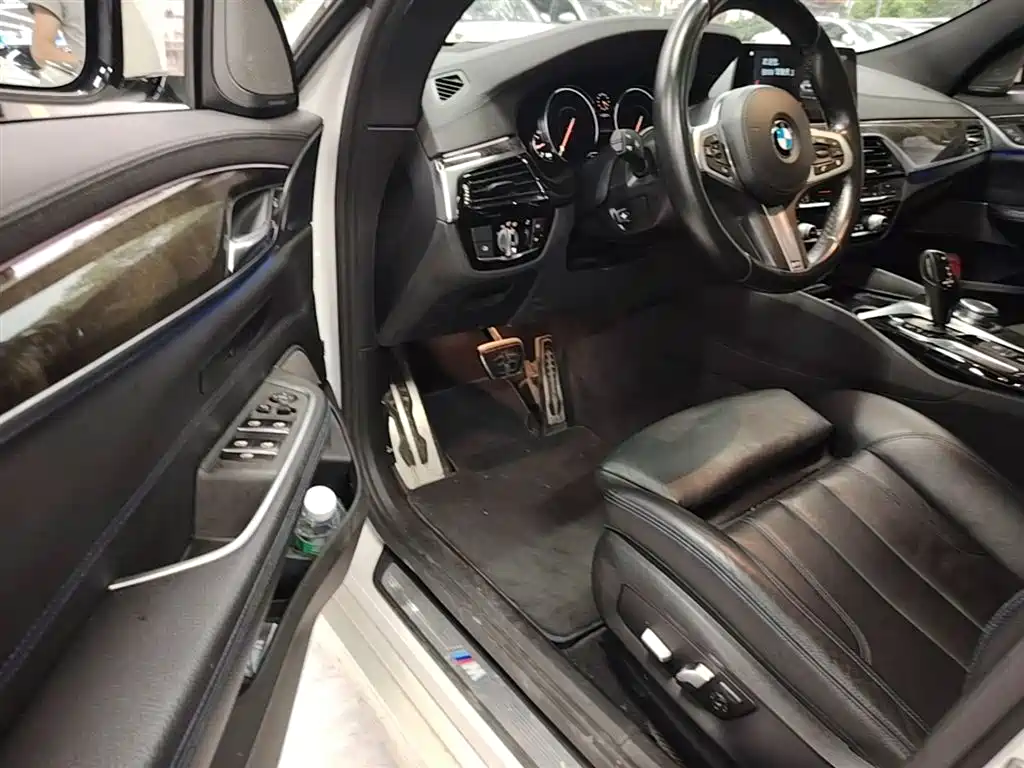 BMW 6 Series GT 2018 630i M Sport Package фото 16