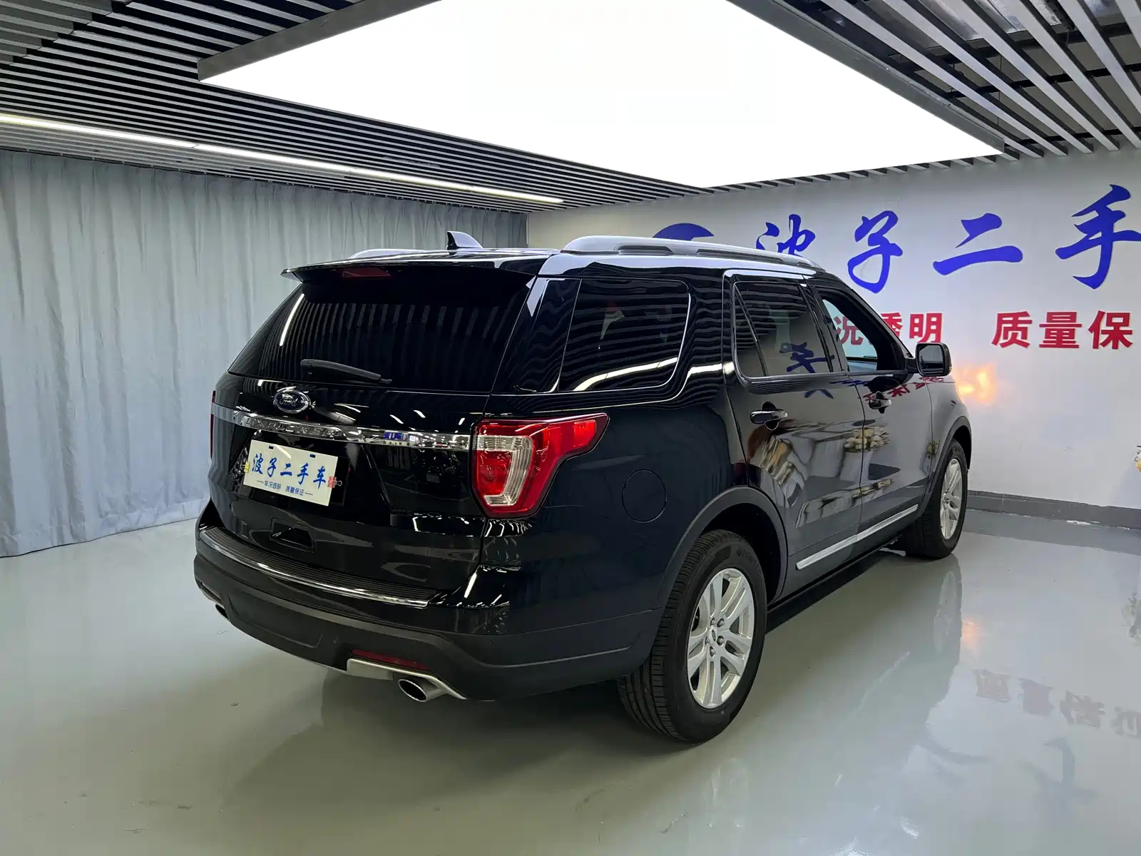Photo 19 - Ford Explorer (Import)