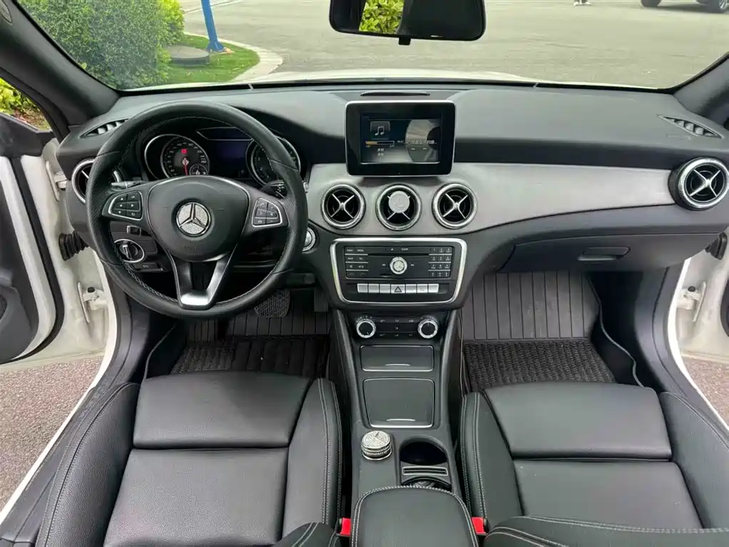 Mercedes-Benz CLA (Import) 2017 CLA 200 Dynamic фото 4