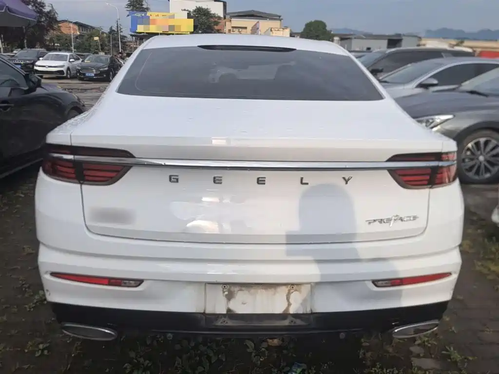 Фото 6 - Geely Preface