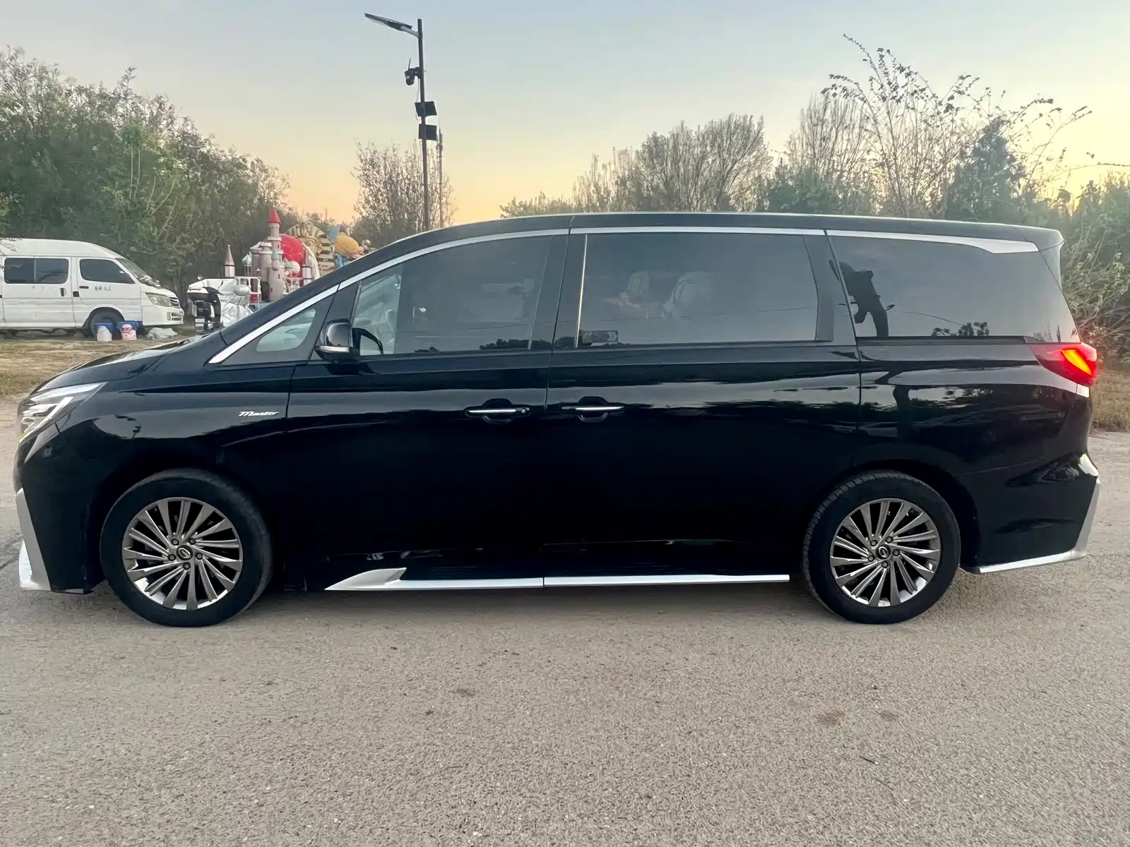 Фото 2 - GAC Trumpchi M8