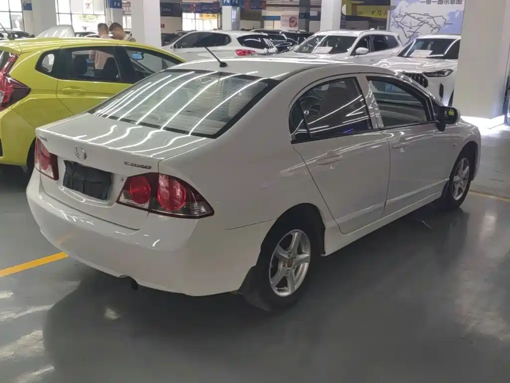 CIIMO CIIMO 2015 2015 1.8L Automatic Comfort Edition
