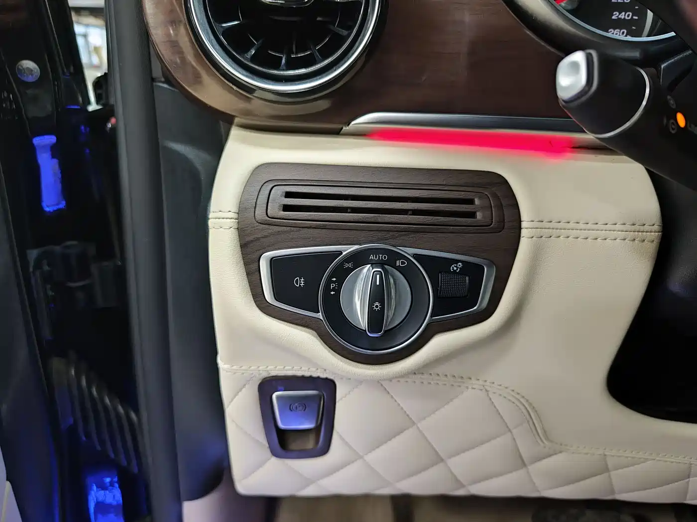 MERCEDES-BENZ V CLASS