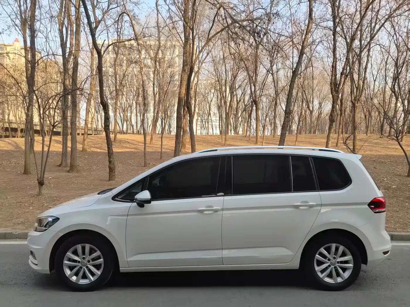 Volkswagen Touran 2018 Touran L 280TSI DSG Comfort 7-seater China V фото 4