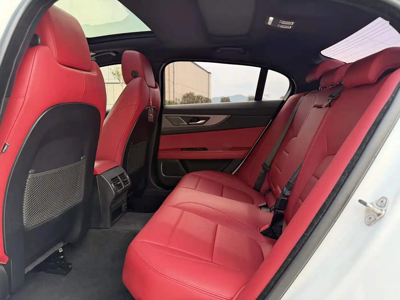 Photo 6 - Jaguar XEL