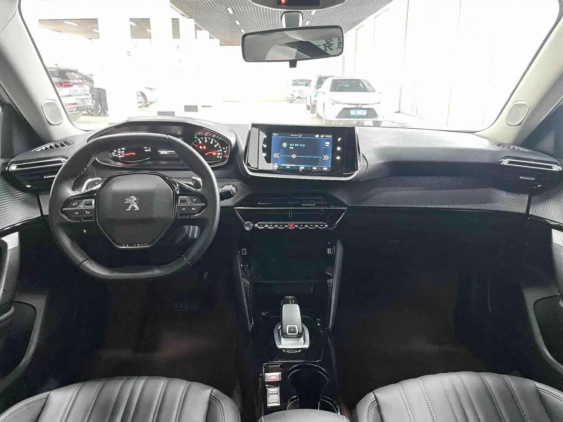 صورة 9 - Peugeot 2008
