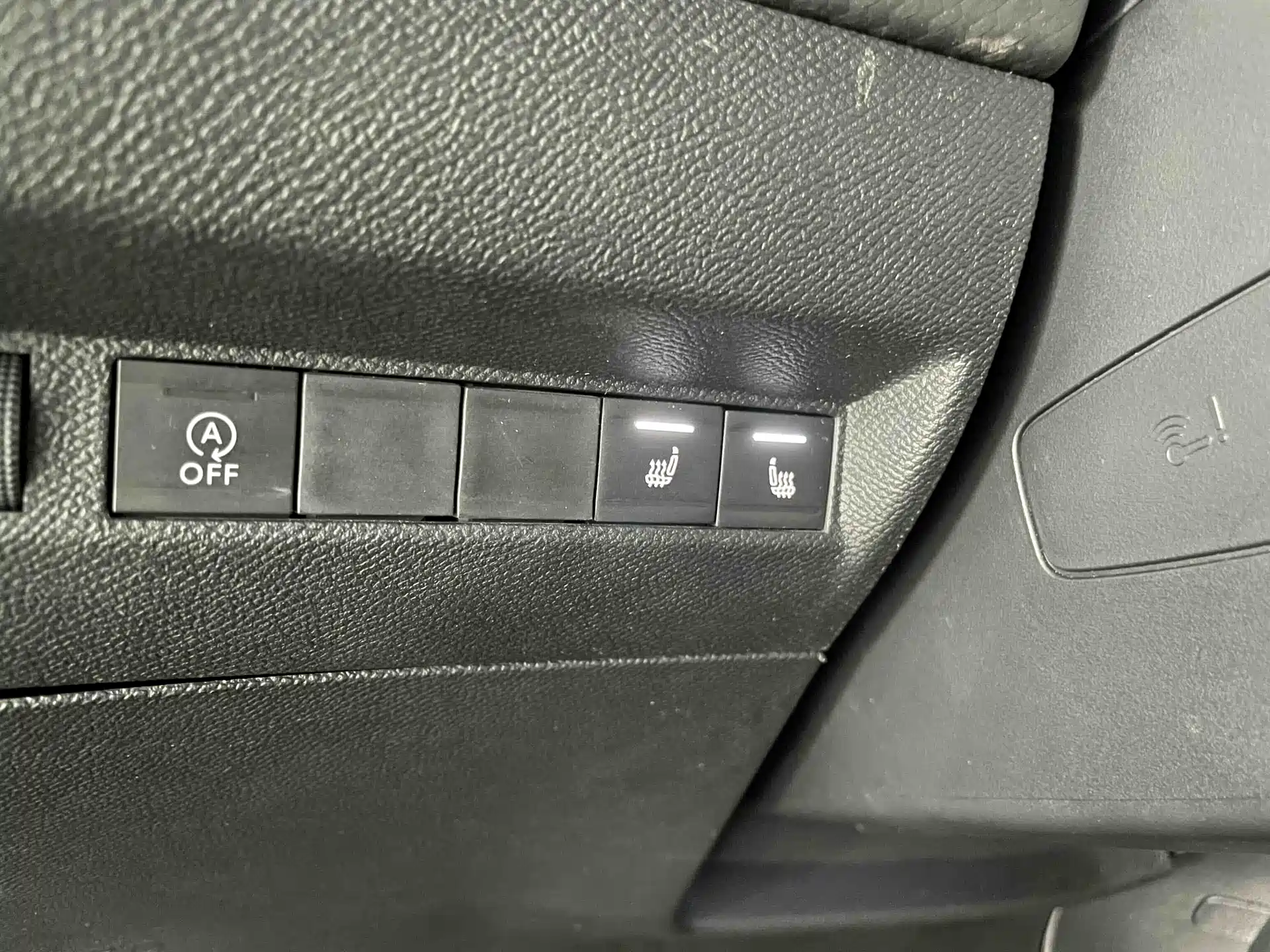 صورة 15 - Peugeot 2008